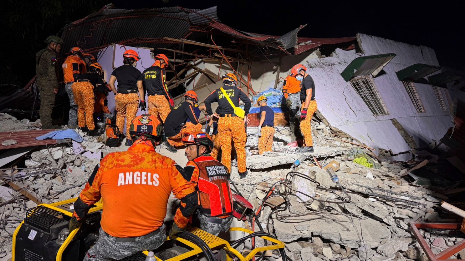 Aumentan víctimas por terremoto en Filipinas: 69 muertos y más de un millón de familias afectadas