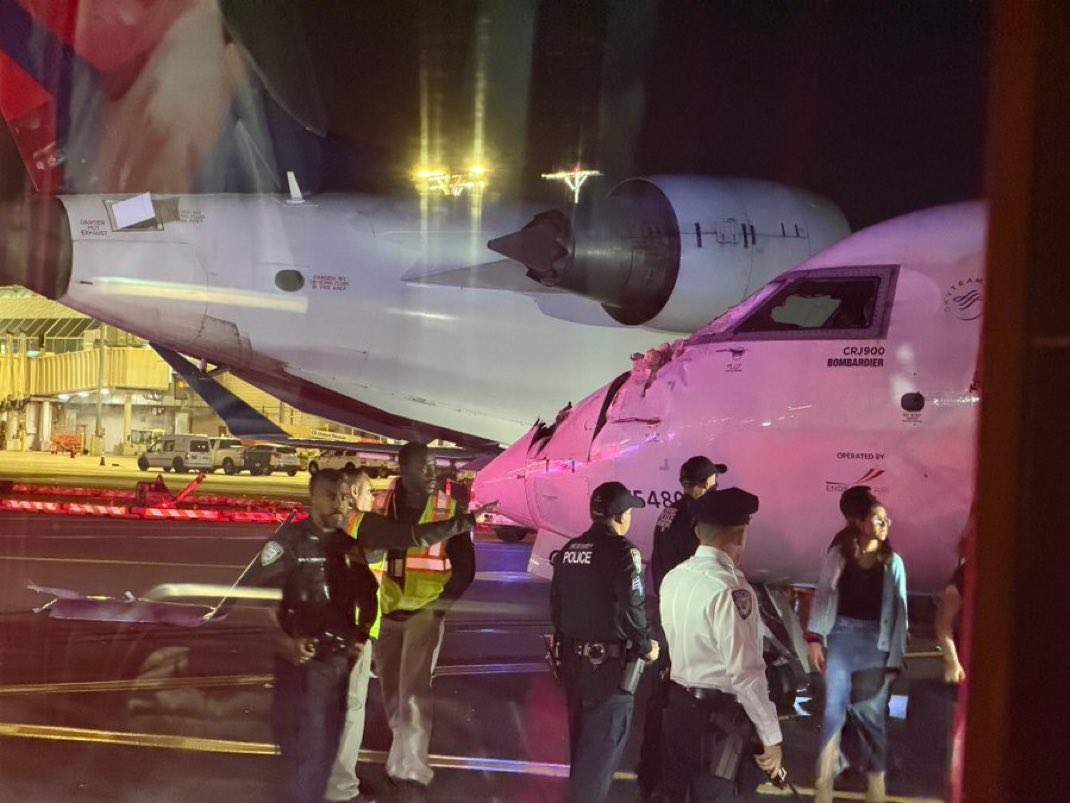 Dos aviones colisionan sobre la pista en aeropuerto de Nueva York: VIDEO