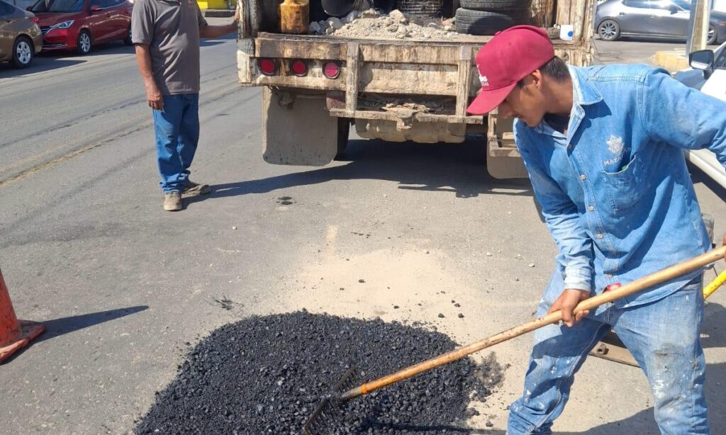 Ayuntamiento tiene tres cuadrillas que trabajan diariamente para acabar con los baches en Mazatlán