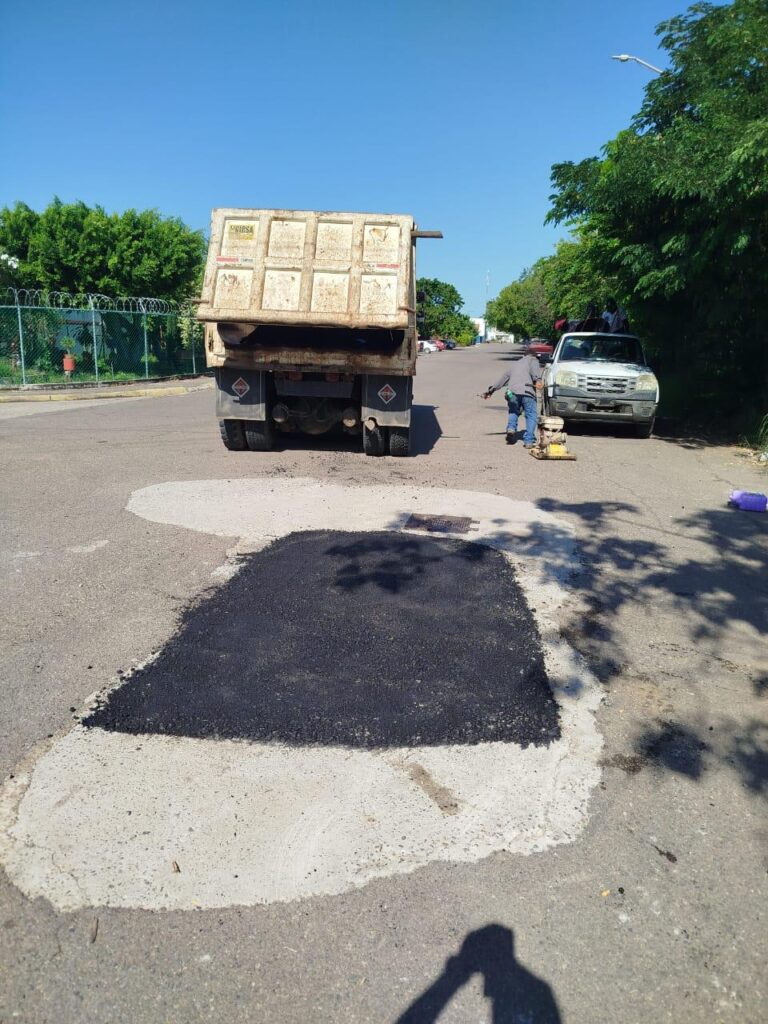 Ayuntamiento tiene tres cuadrillas que trabajan diariamente para acabar con los baches en Mazatlán