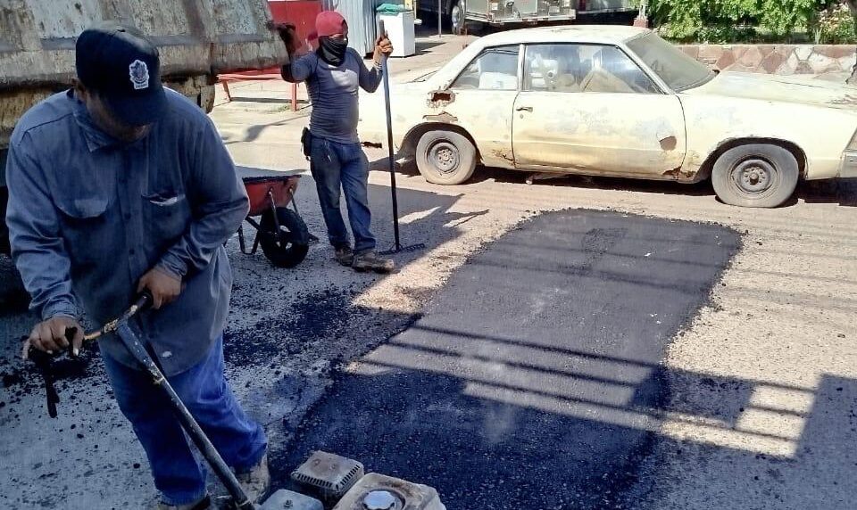 Ayuntamiento tiene tres cuadrillas que trabajan diariamente para acabar con los baches en Mazatlán