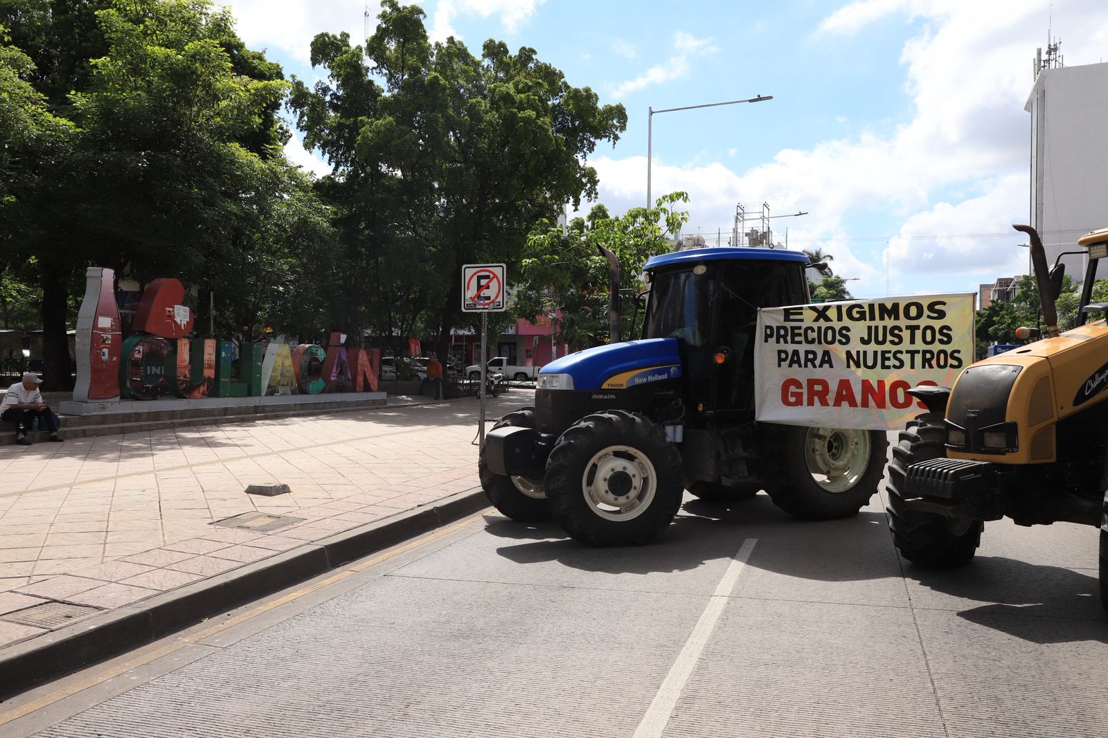 Bloqueo de avenidas por productores en México