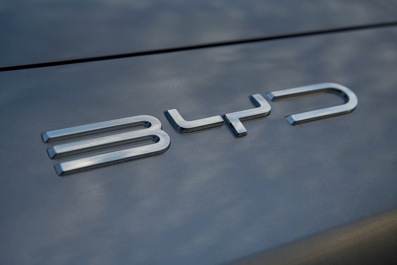 BYD retira más de 115 mil vehículos