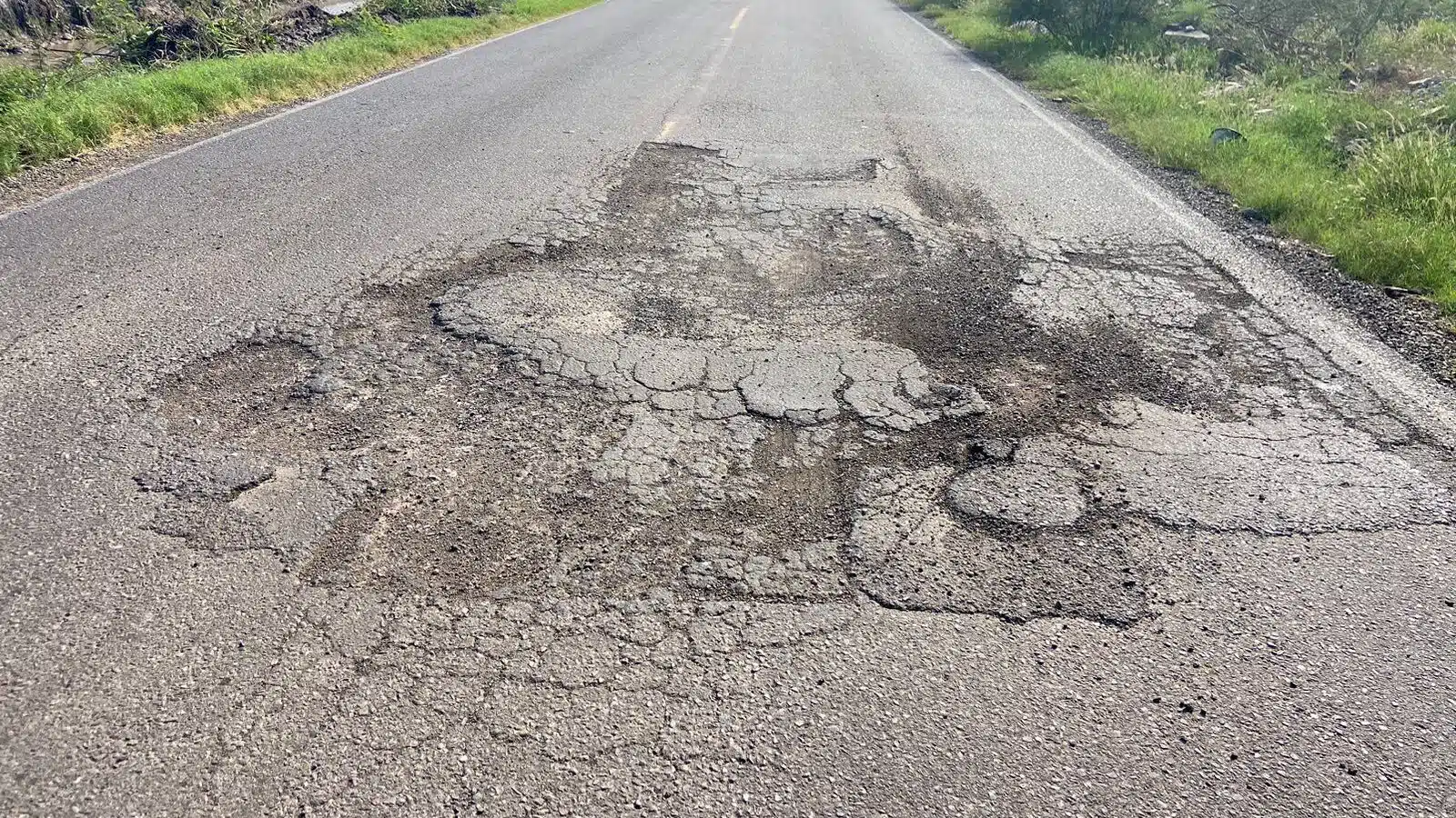 Obras Públicas atienden más de 2 mil baches en Ahome