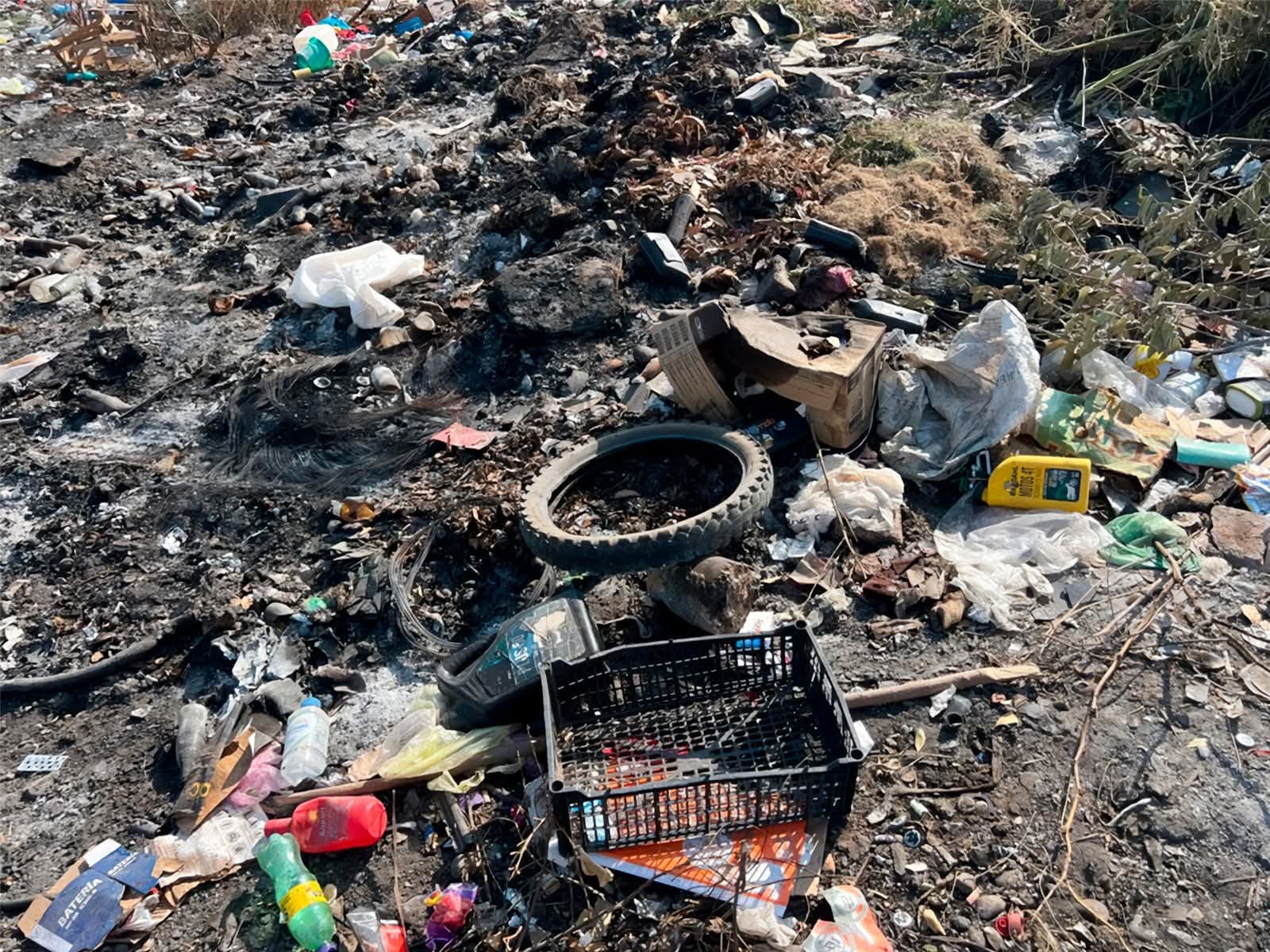 Basurón clandestino entre Guasave y Sinaloa municipio