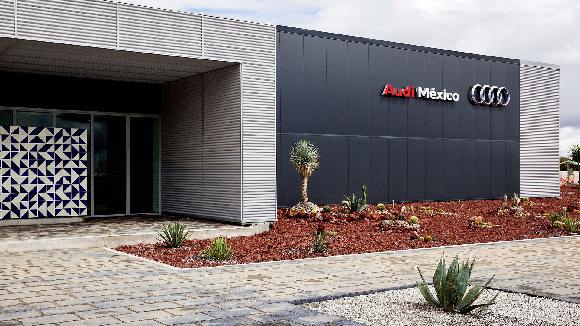 Bloqueos agrícolas frenan la producción de Audi en Puebla