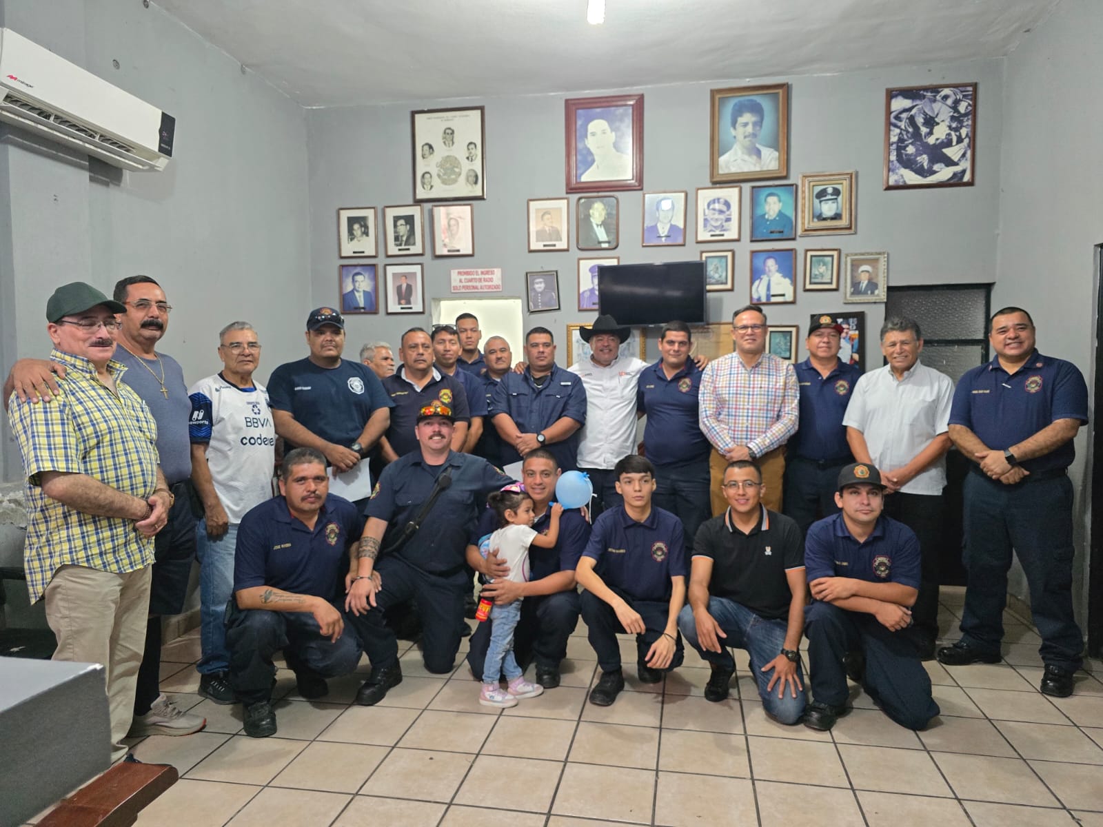 Entrega de bonos por parte del Patronato de Bomberos de Los Mochis.