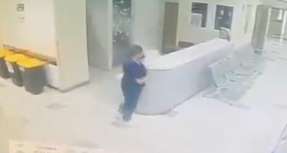 Mujer vestida de enfermera