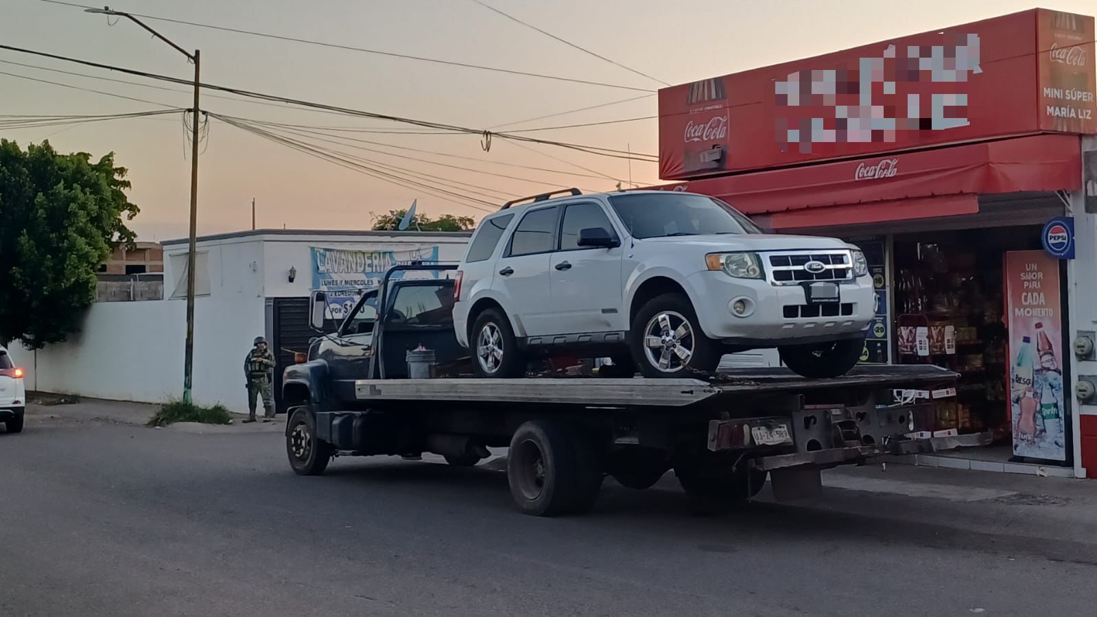 Camioneta asegurada por el Ejército Mexicano en un cateo.
