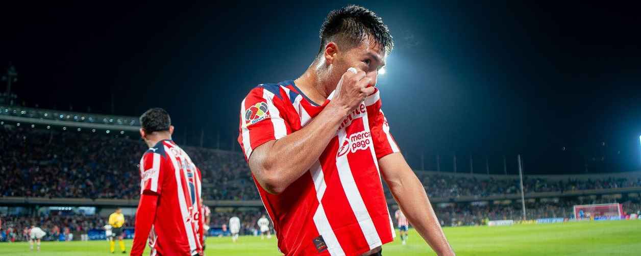 Chivas doblega a los Pumas y suma 3 victorias consecutivas en Liga MX