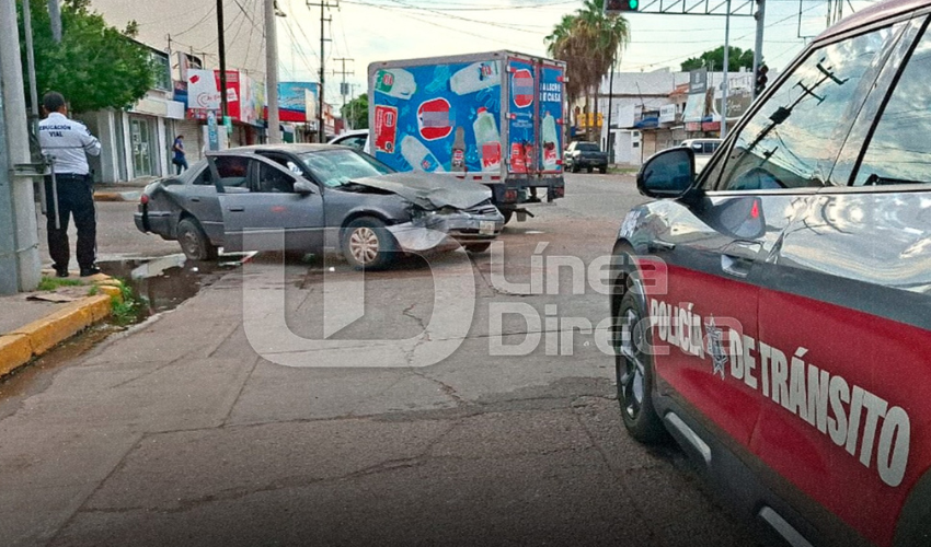 Accidente automovilístico en sector Centro de Los Mochis