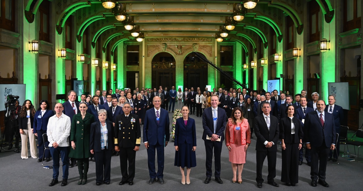 Claudia Sheinbaum se reúne con integrantes del Foro Económico Mundial y presenta el 