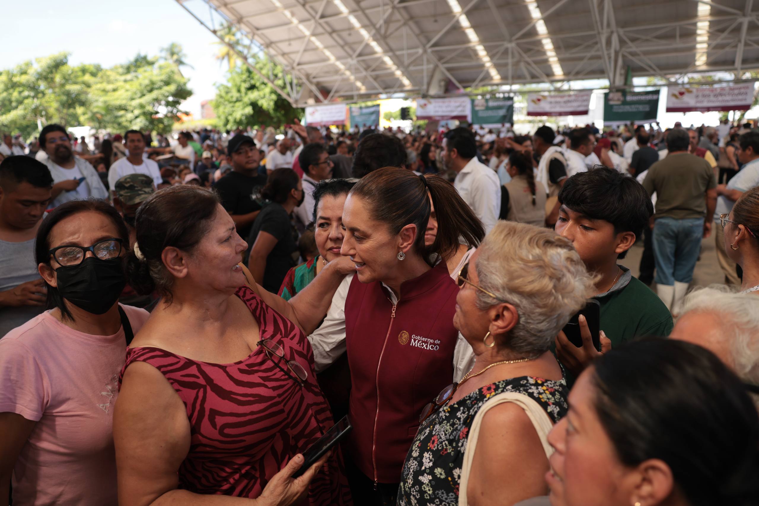 Claudia Sheinbaum visitó comunidades dañadas por las lluvias en Veracruz y Puebla