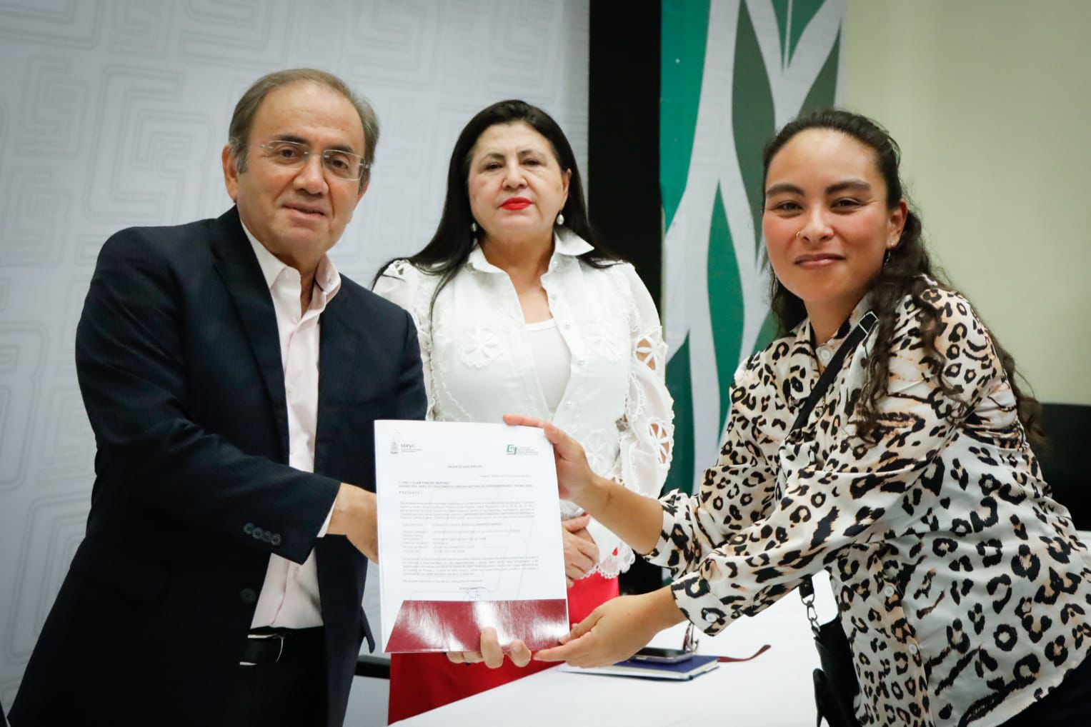 Entrega de plazas docentes en Cobaes.