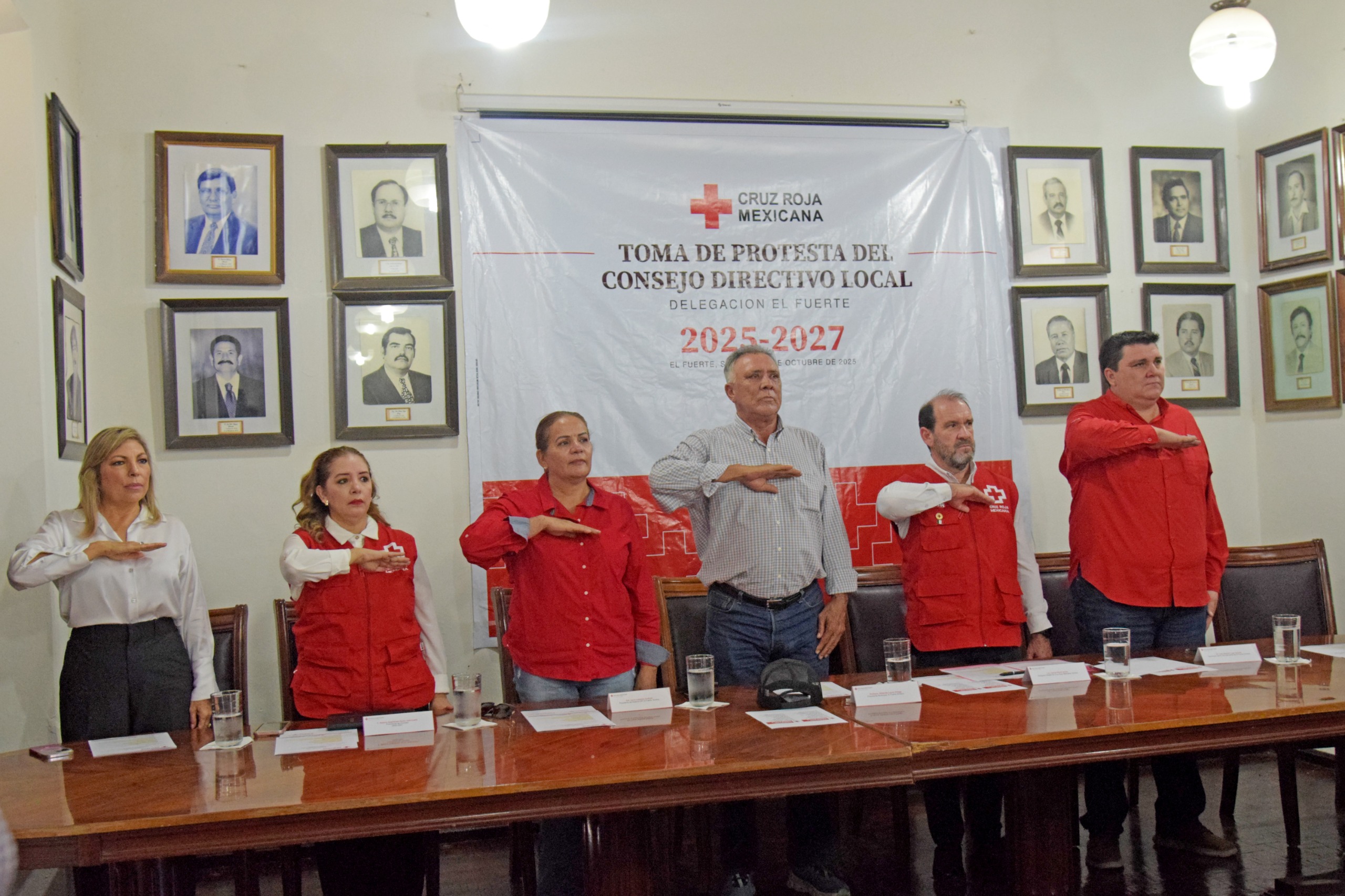 Toman protesta al nuevo Consejo Directivo de Cruz Roja