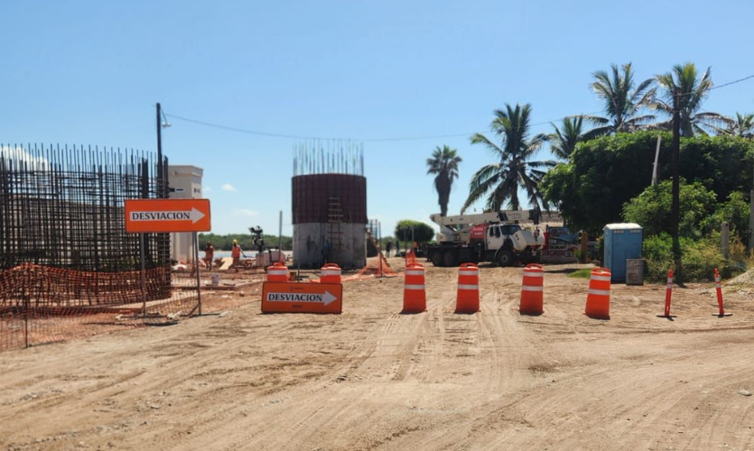 Obra de construcción en Boca del Río, Guasave