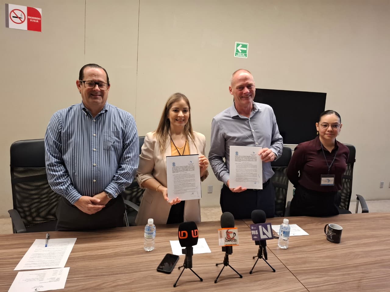 Firma de convenio de colaboración entre el Gran Acuario Mazatlán y UPSIN.