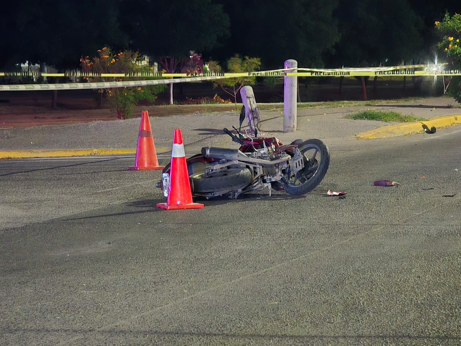 Motocicleta en la que viajaba el hombre que murió en el accidente.
