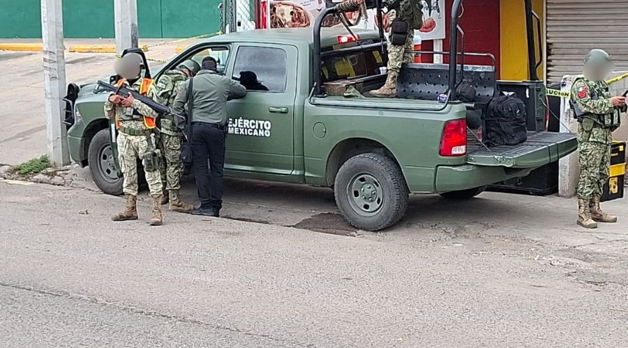 Dejan el cadáver de un hombre afuera de un local de venta de comida en el sector Barrancos, Culiacán