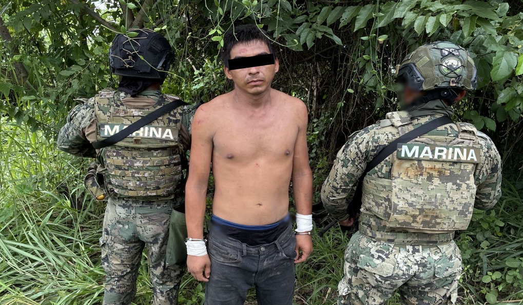 Hombre detenido por elementos de la Marina.