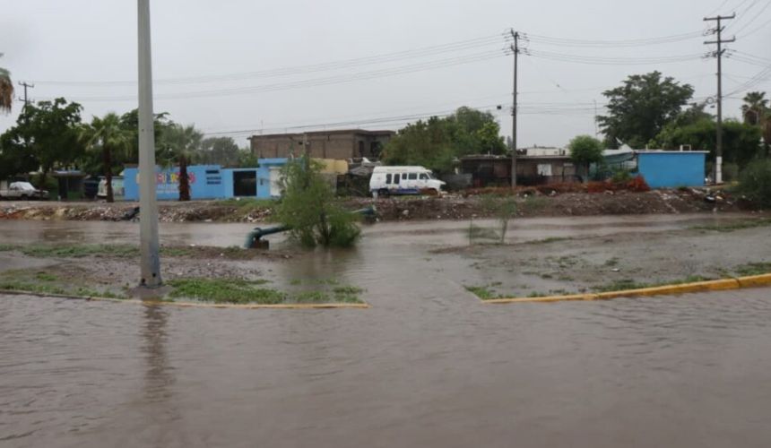 Deslave de dren en la ciudad por la lluvia