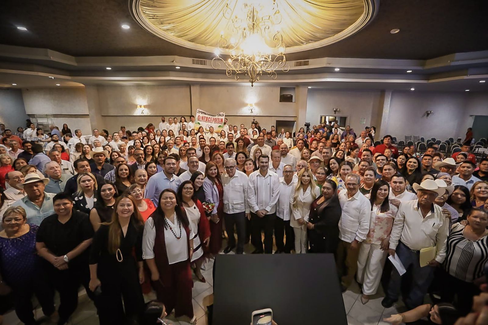 El gobernador de Sinaloa reconoce el trabajo de los diputados a favor del desarrollo del estado