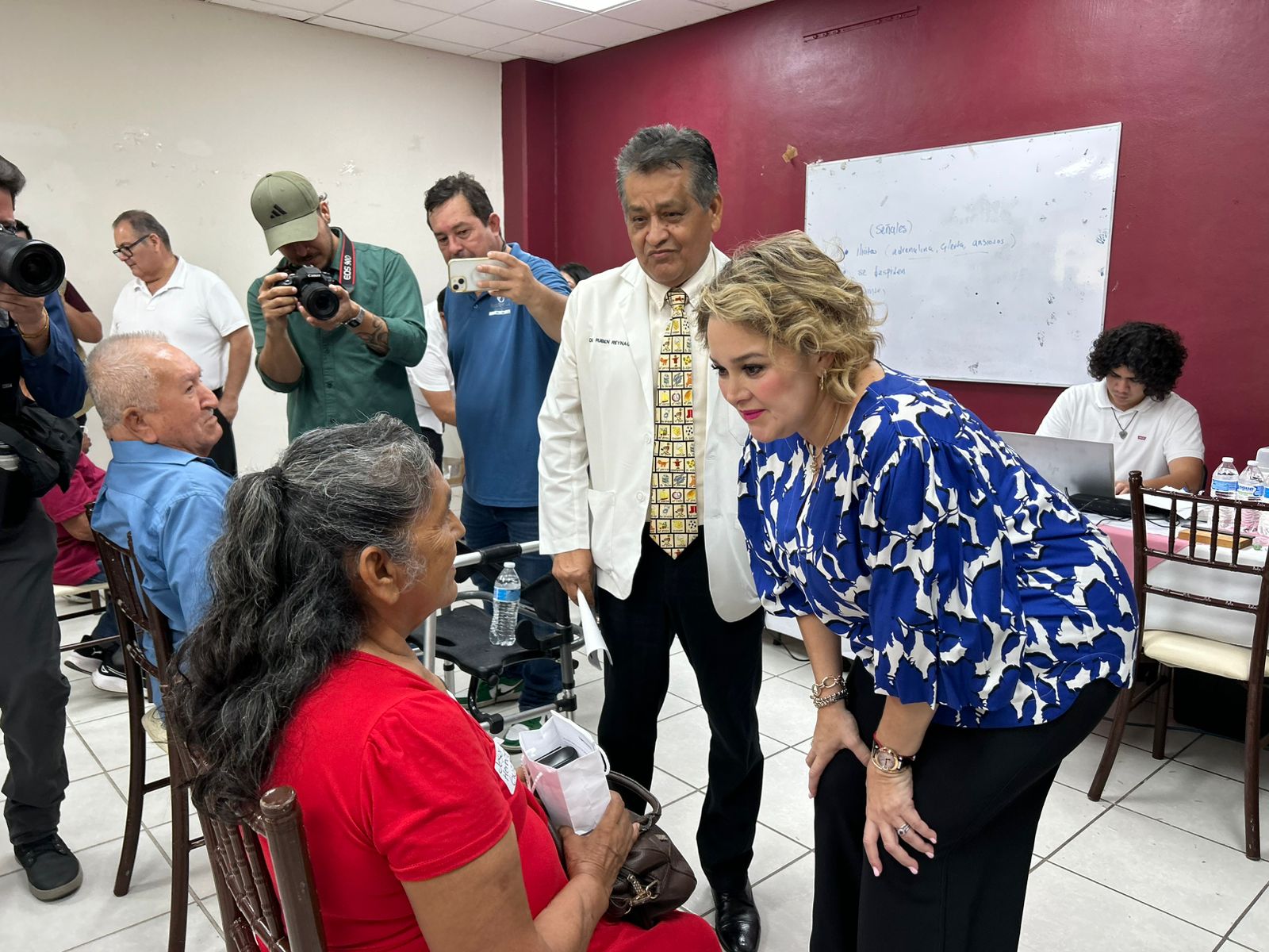 Entrega de aparatos auditivos por parte de DIF Sinaloa y Fundación Telmex-Telcel.