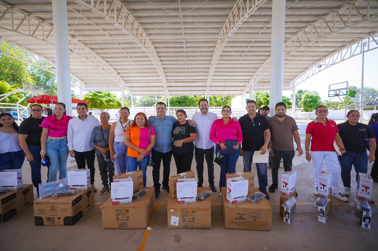 Programa Equipa Sinaloa llevándose a cabo en Angostura.