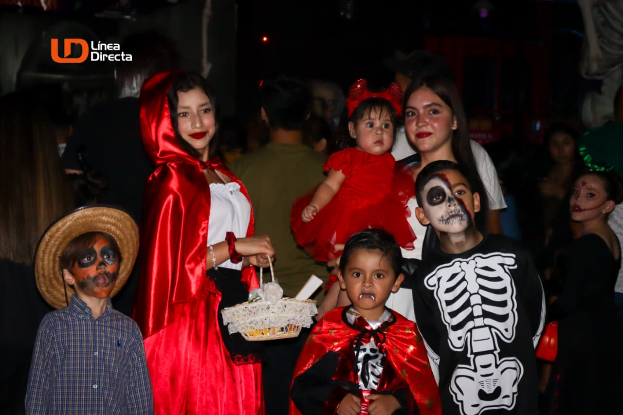 Familias celebran Halloween con entrega de dulces en Los Mochis