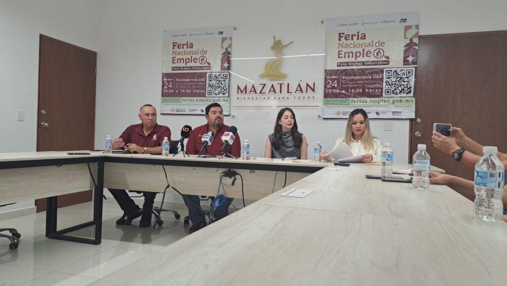 Conferencia de prensa para anunciar la Feria Nacional de Empleo para Grupos Vulnerables.