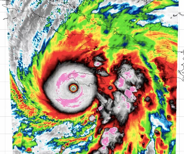 La fuerza del huracán Melissa se califica como descomunal en el mar Caribe.