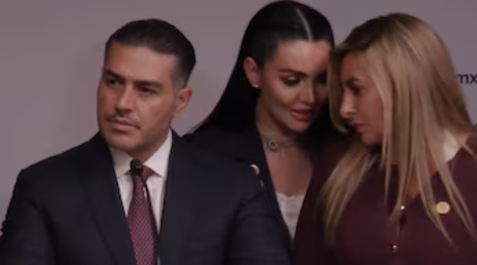 Viralizan disputa de diputadas por salir en foto con Harfuch; 