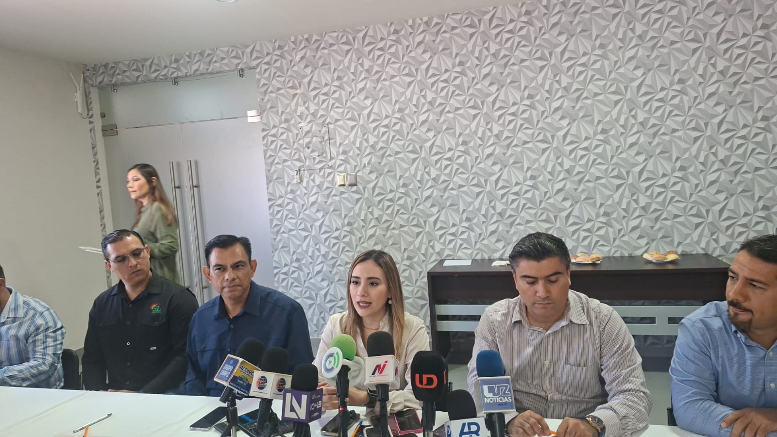 Brenda García Félix, directora de Icatsin, en una conferencia de prensa.