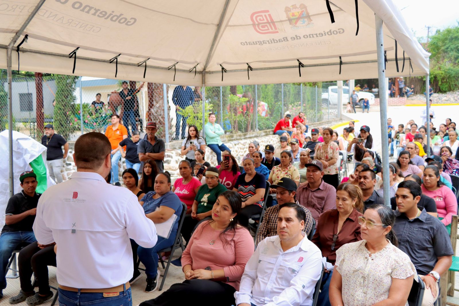Entregan obra de empedrado y alumbrado en la comunidad de Otatillos, Badiraguato