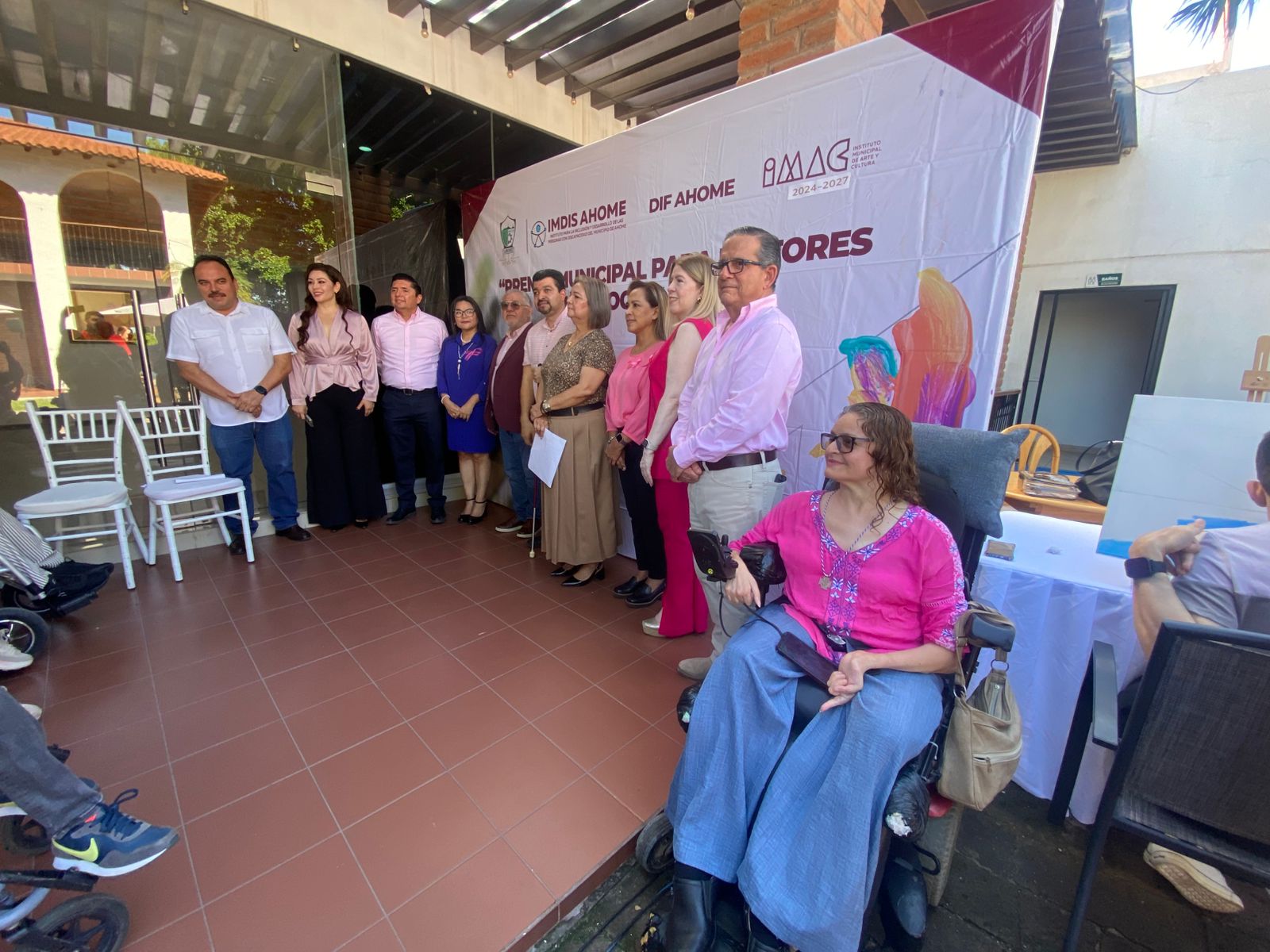 Inauguran en Los Mochis exposición de pintores con la boca y el pie en el Museo Regional