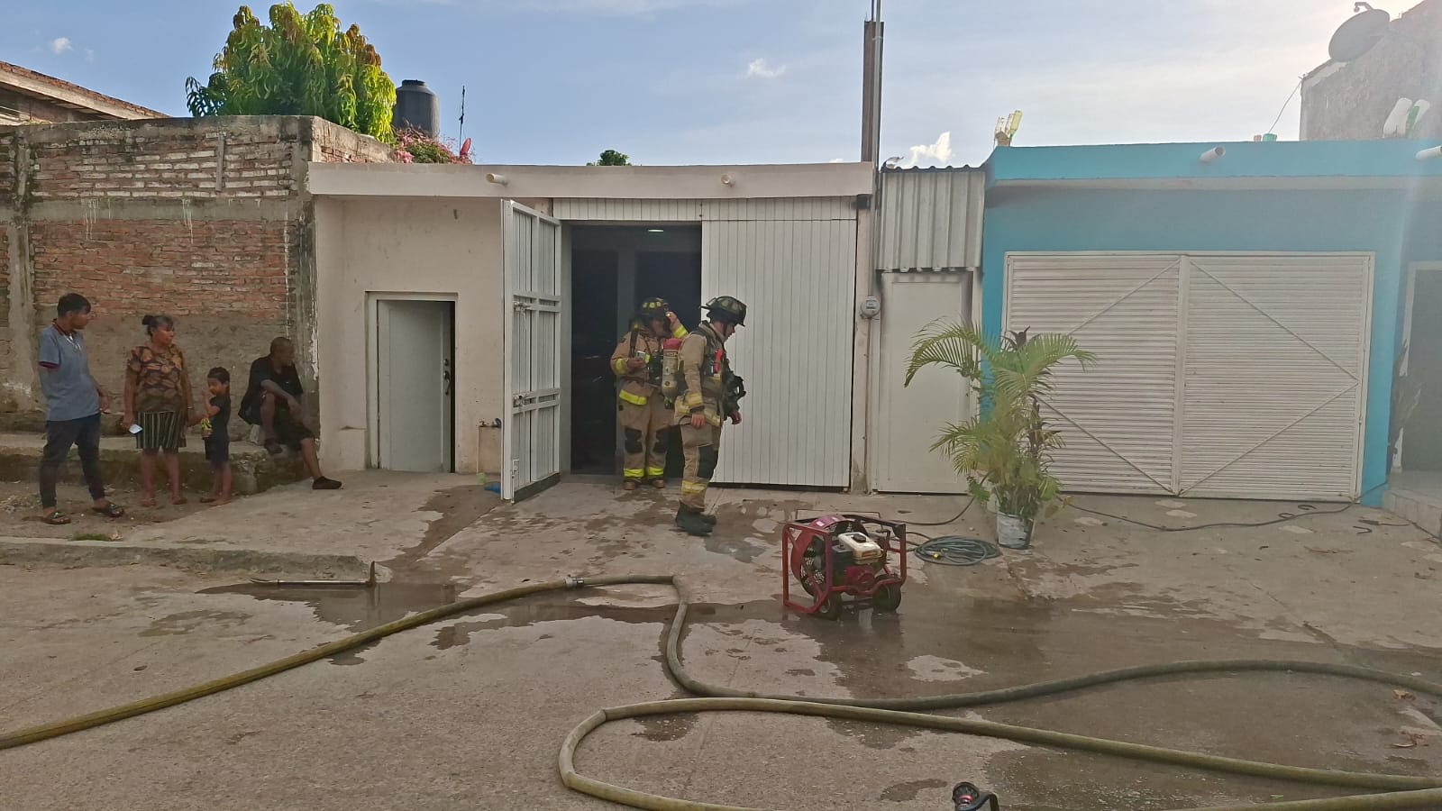 Movilización de Bomberos tras el incendio.