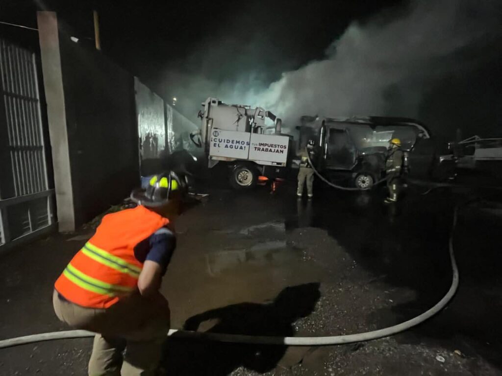 Incendio de camión vactor de la Jumapag.