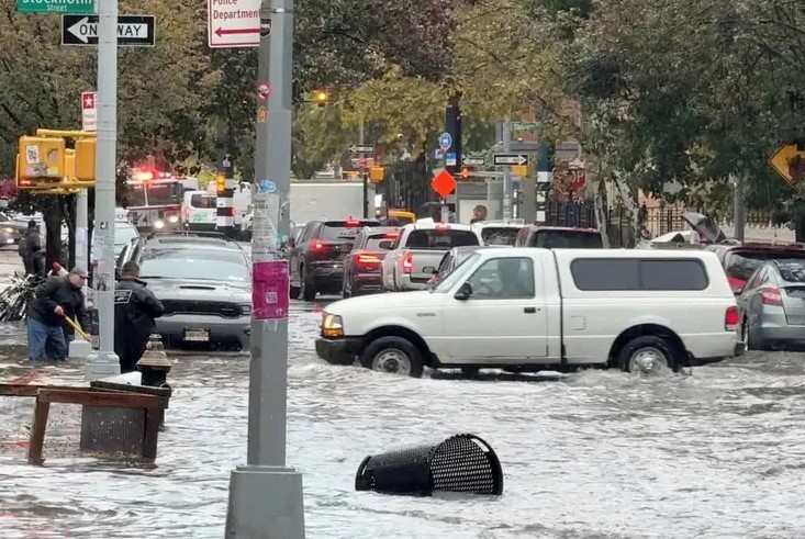 Lluvias dejan inundaciones severas y al menos 2 muertos en Nueva York, entre ellos un mexicano