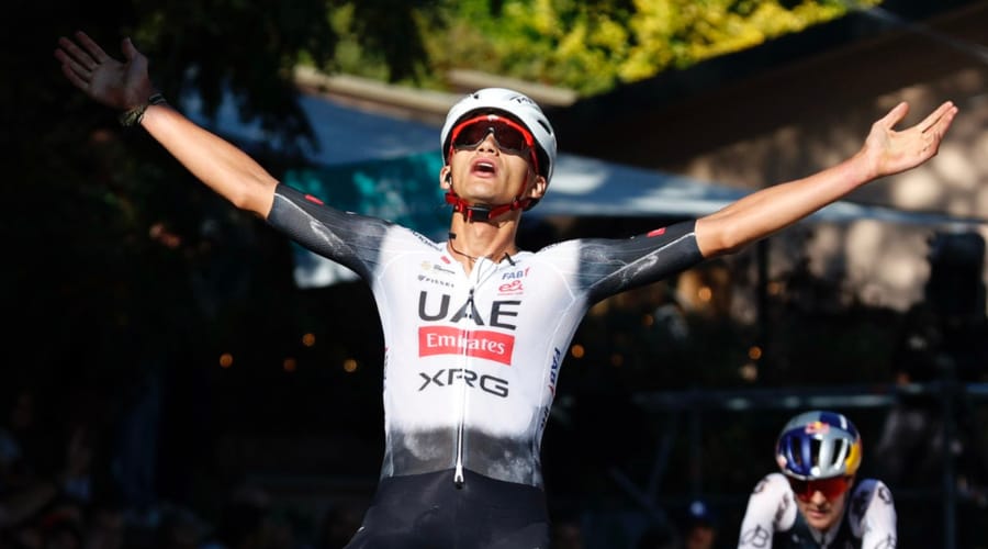 Isaac del Toro gana el Giro dell'Emilia y llega a 14 triunfos en la temporada