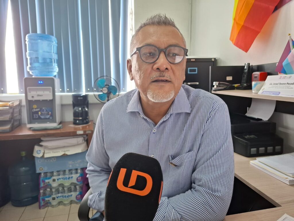 Coordinador de la oficina municipal de Atención a la Comunidad LGBT