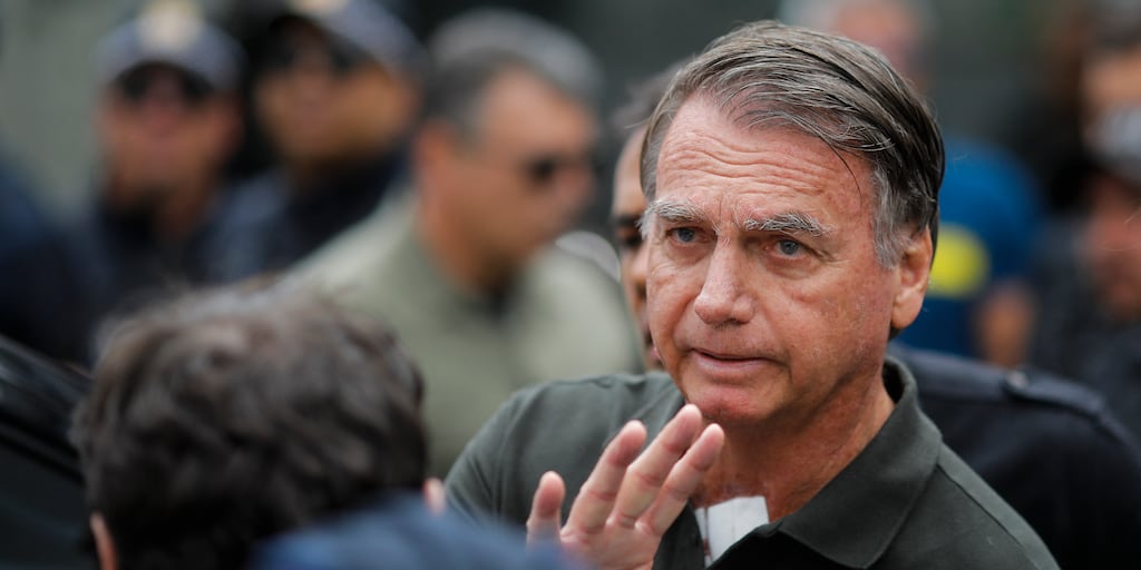 Brasil: Defensa de Jair Bolsonaro presenta apelación para revertir sentencia de 27 años en prisión