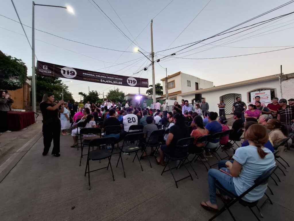 Juan de Dios Gámez entrega la calle pavimentada número 119 de las mil prometidas en Culiacán