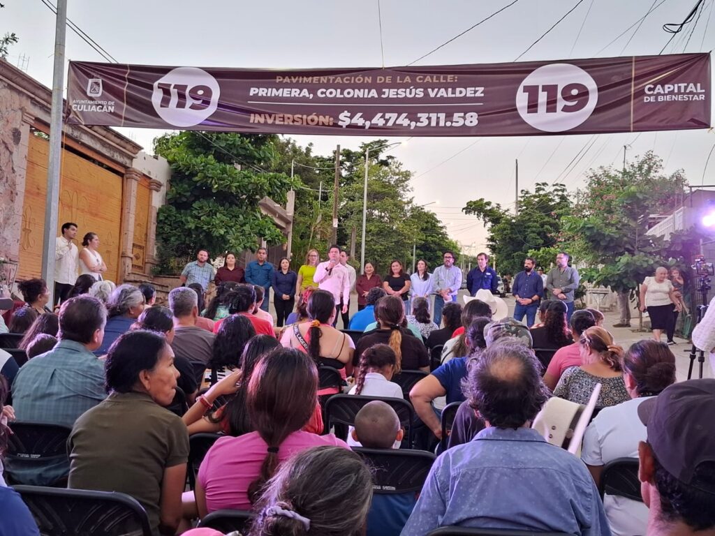 Juan de Dios Gámez entrega la calle pavimentada número 119 de las mil prometidas en Culiacán