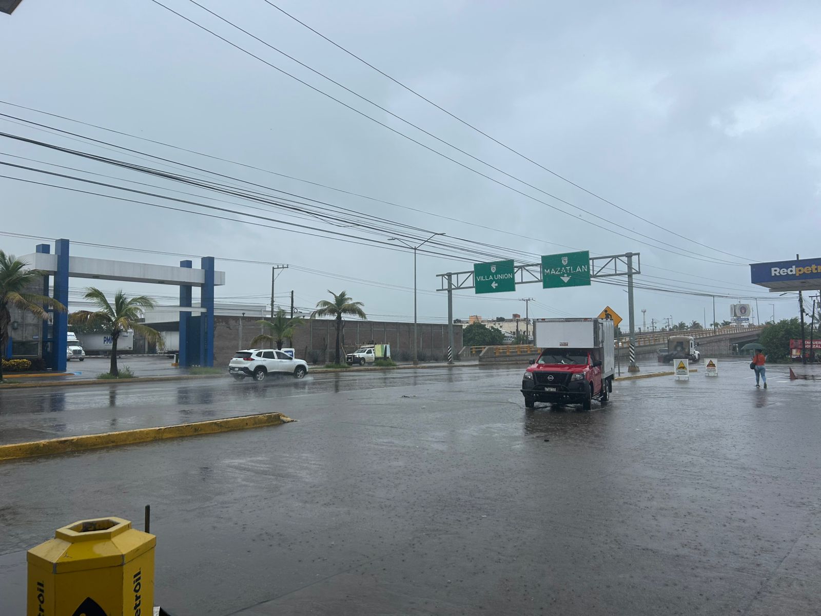 Mazatlán amanece con lluvias de moderadas a fuertes