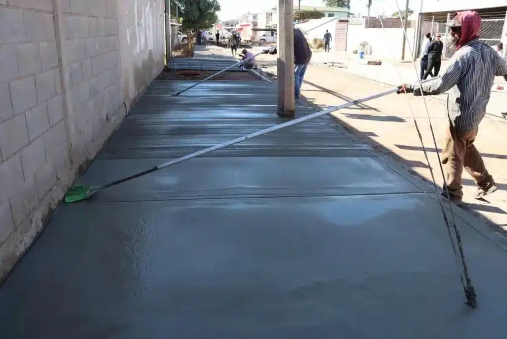 Las losas de concreto se están rehabilitando debido a que estaban en mal estado físico