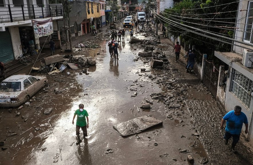 Asciende a 82 el número de personas fallecidas tras lluvias en México; 17 más siguen desaparecidas