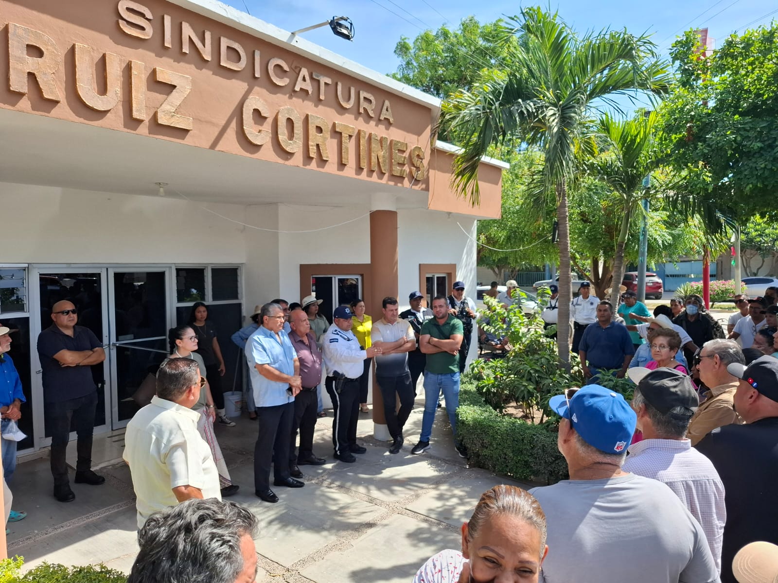 Manifestación de vecinos en Ruiz Cortines.