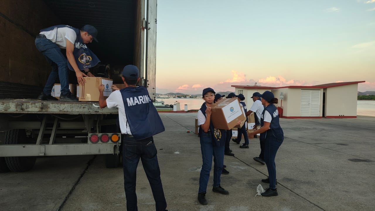 Marina envía despensas aportadas por mazatlecos a familias damnificadas por lluvias
