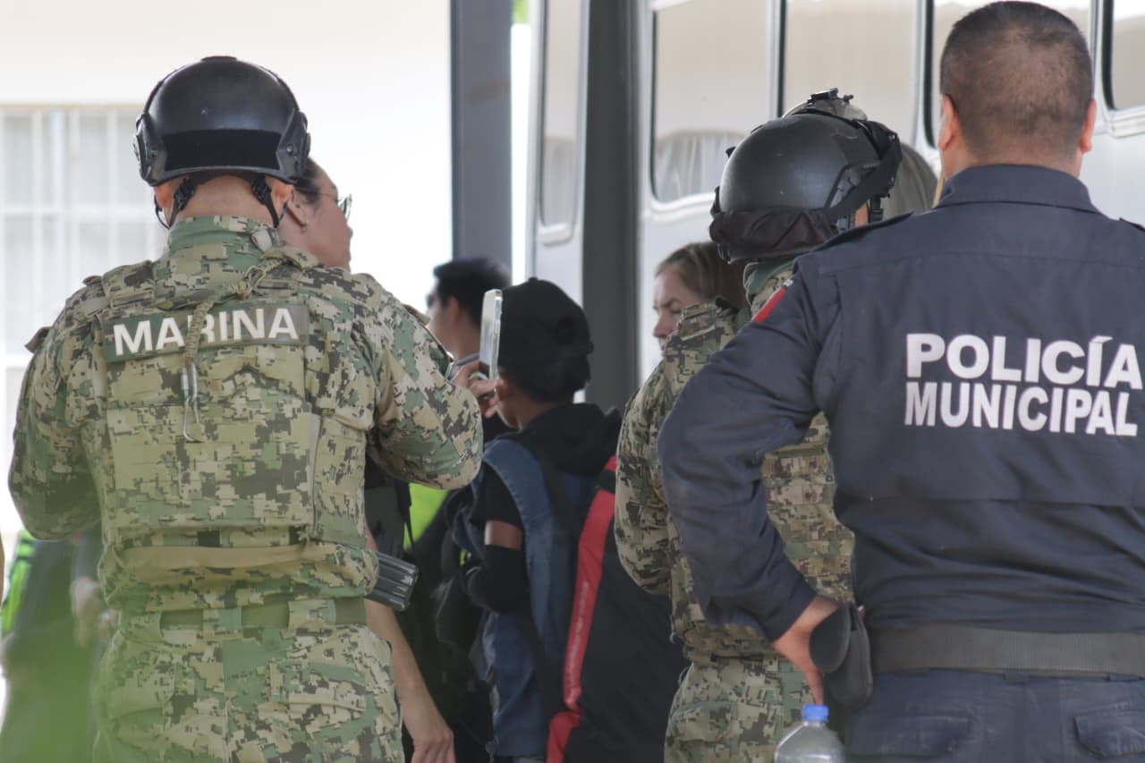 Menores de edad rescatados de barco en altamar se encuentran en estado óptimo de salud