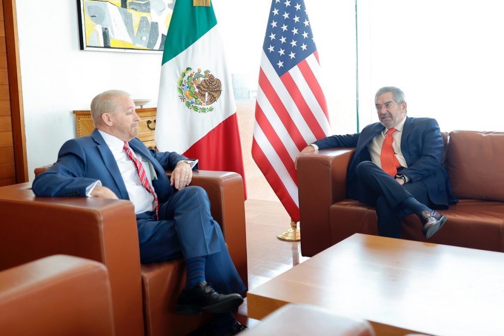 Titulares de la SRE y Marina se reúnen con el embajador de EU en México tras ataque a 